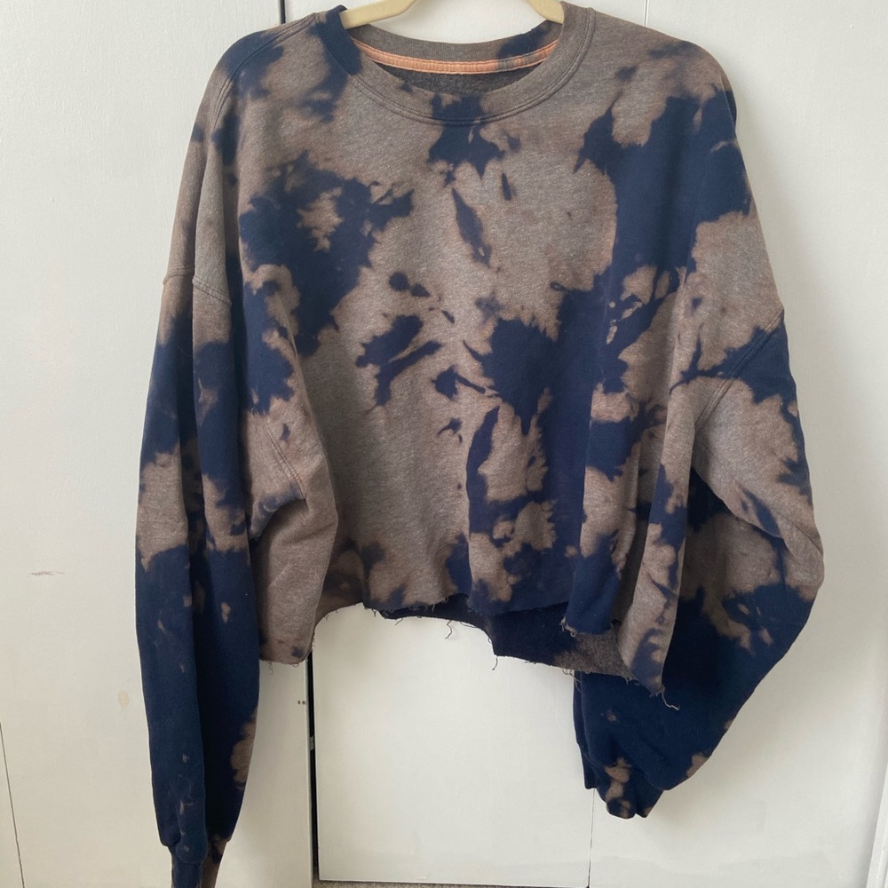 navy tie dye cropped sweatshirt